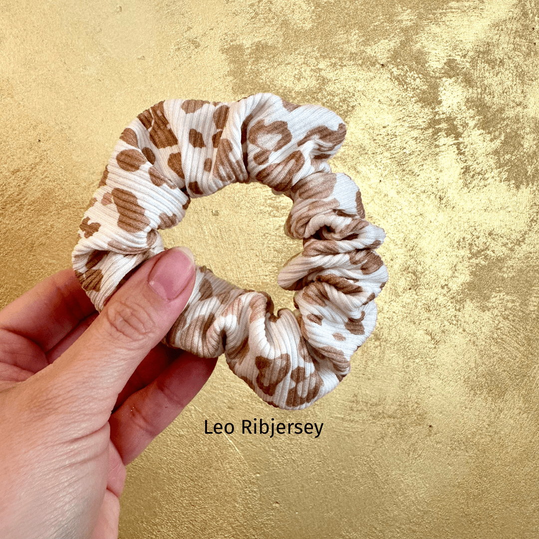 ribjersey beige mit leomuster