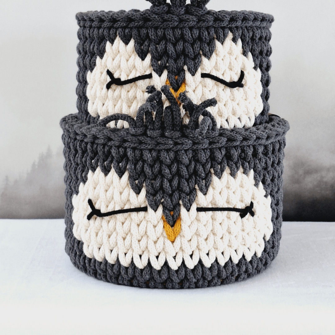 grau/weisser Pinguinkorb