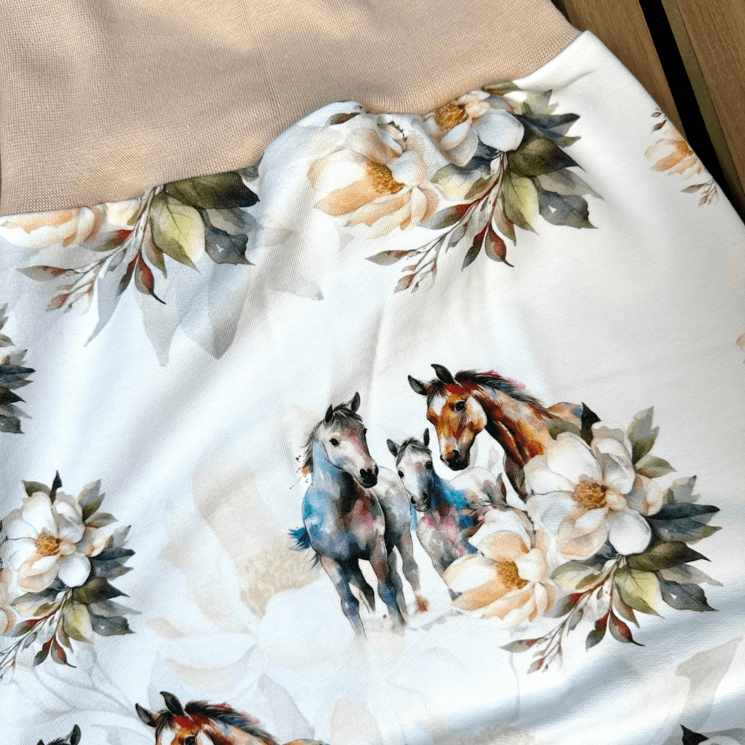 pferde mit blumen