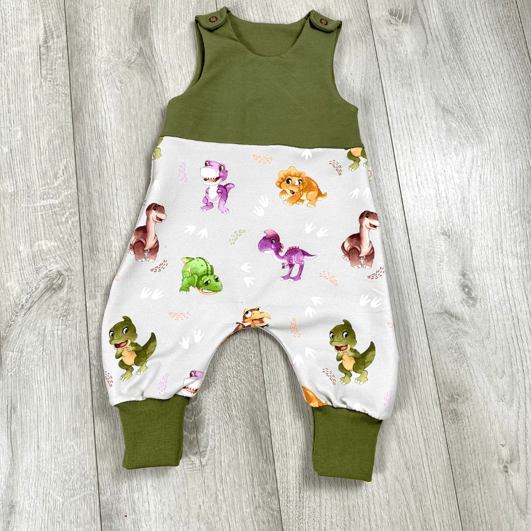 babystrampler, handgemacht, handgenäht, strampler, newborngeschenk, geschenk zur geburt, dinostoff