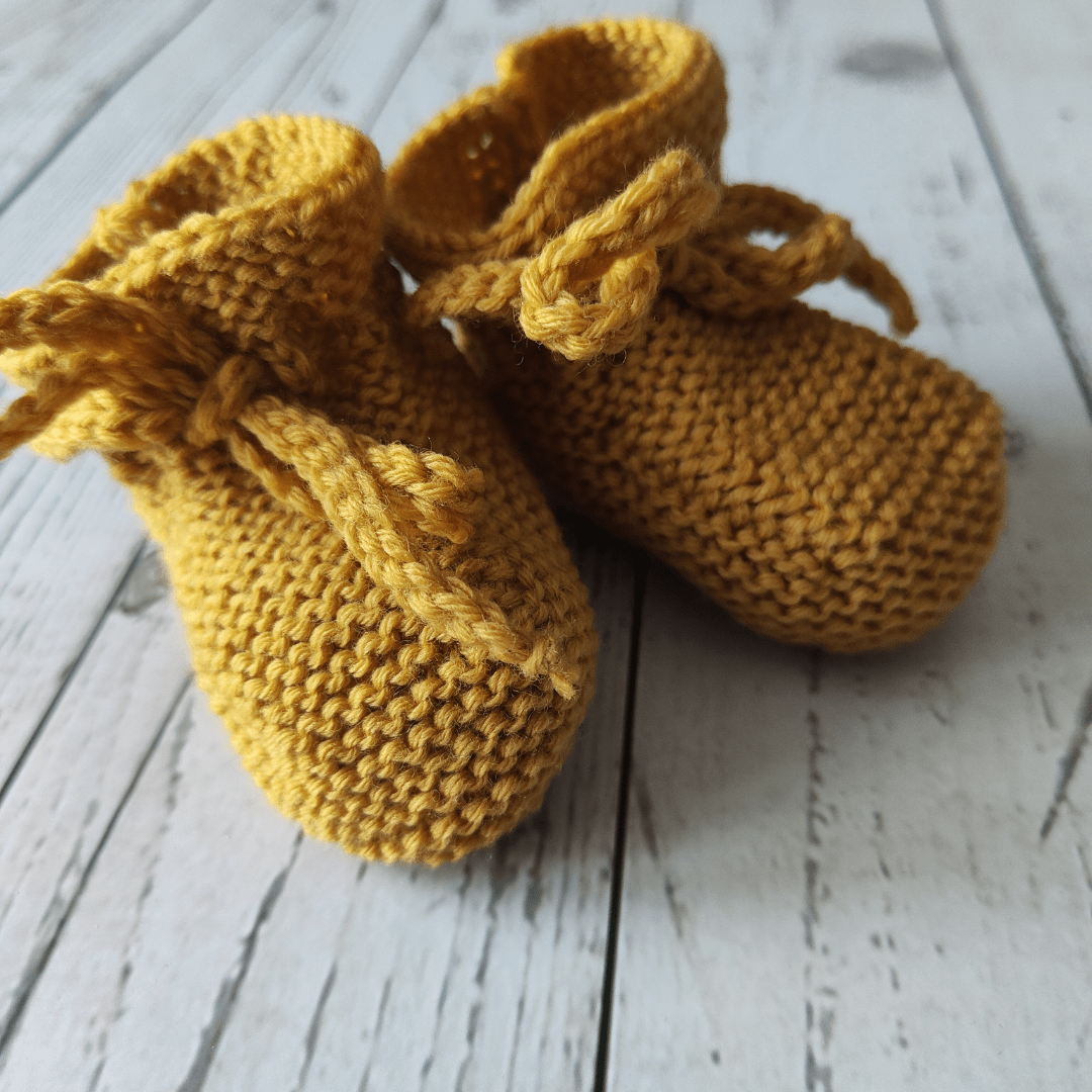 Babyschuhe handgestrickt gelb