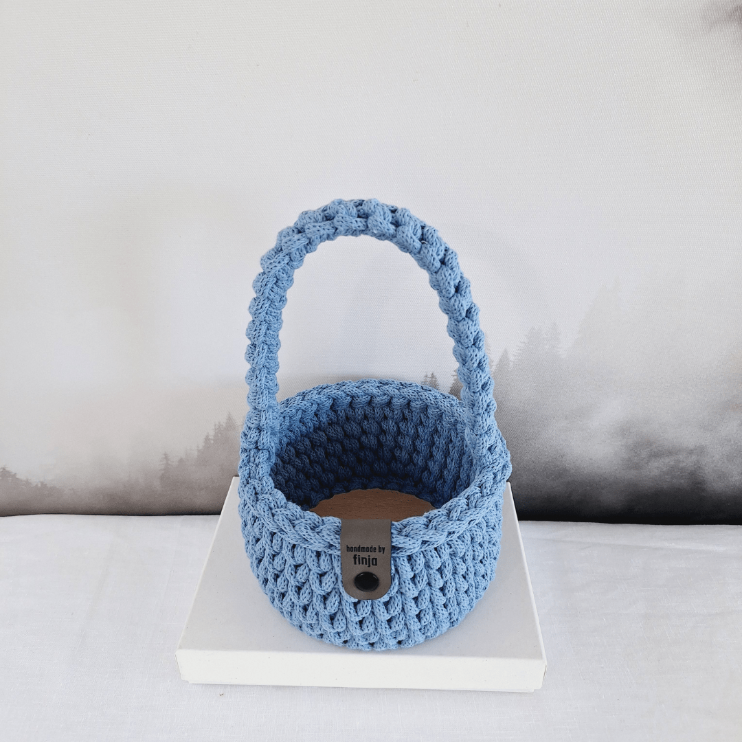 handgemachter Korb in blau
